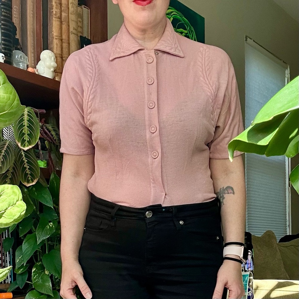 Vintage Mauve Knit Wool Short Sleeve Button-Up Shirt by Classic Vogue